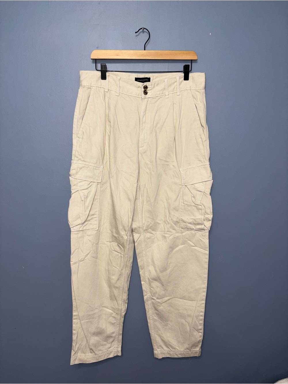 Banana Republic • Cream Cargo Pants